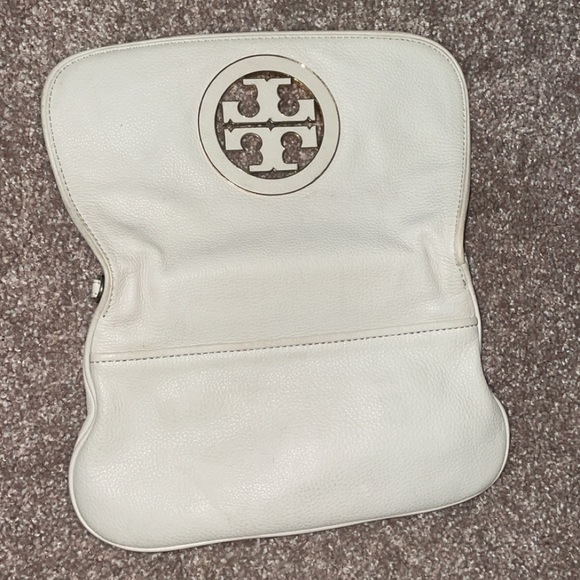 SOLD 🚨 Tory Burch clutch - Picture 6 of 6